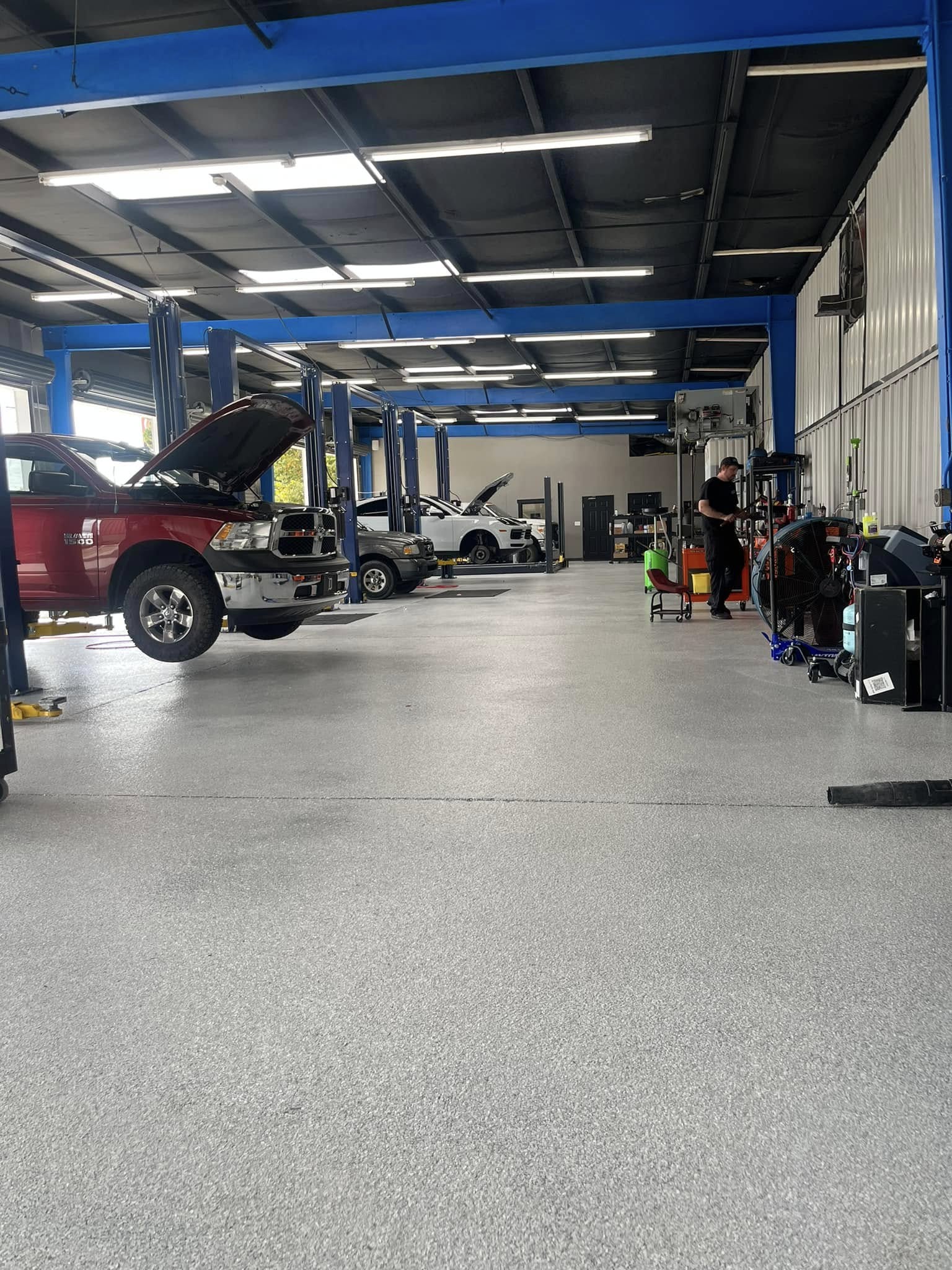 Fastlane repair facility serving battery and starting-system customers
